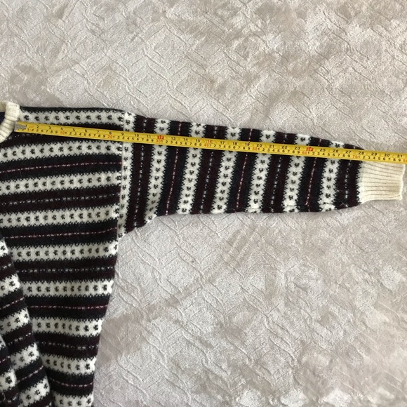 Vintage Shetland Wool Fair Isle Sweater | Made in Hong Kong - Picture 14 of 15